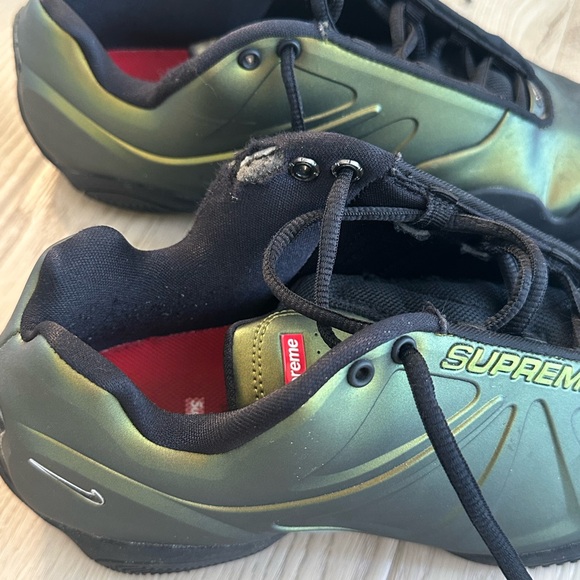 Supreme Nike Air Zoom Courtposite in a metallic gold/green colorway - Picture 4 of 5